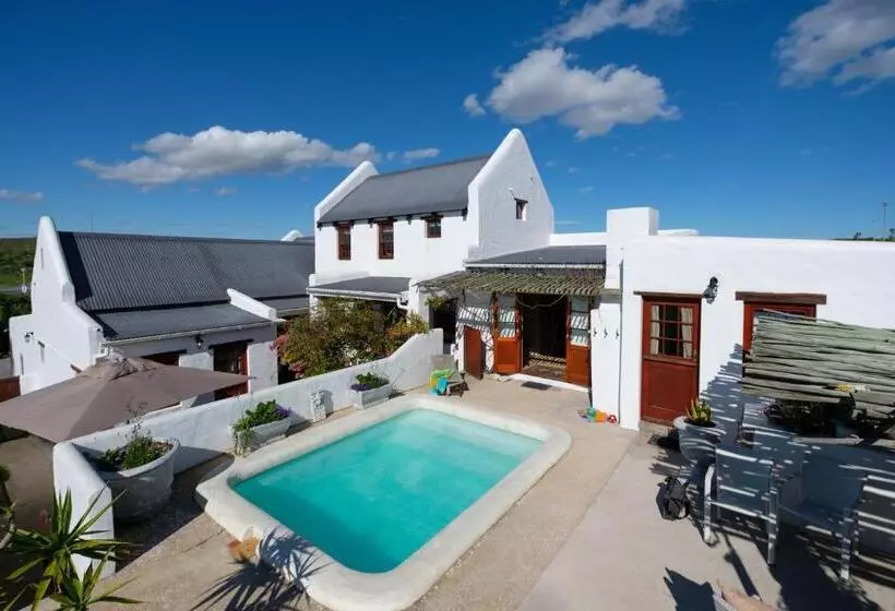 تختخواب و صبحانه Smugglers' Bnb