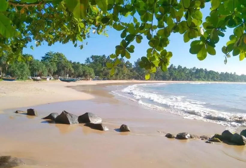 Majatalo Talalla Bay Inn Beach Bungalow