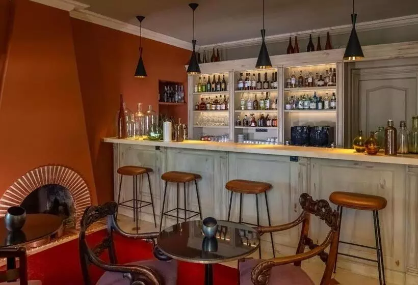 هتل Château De Valmer