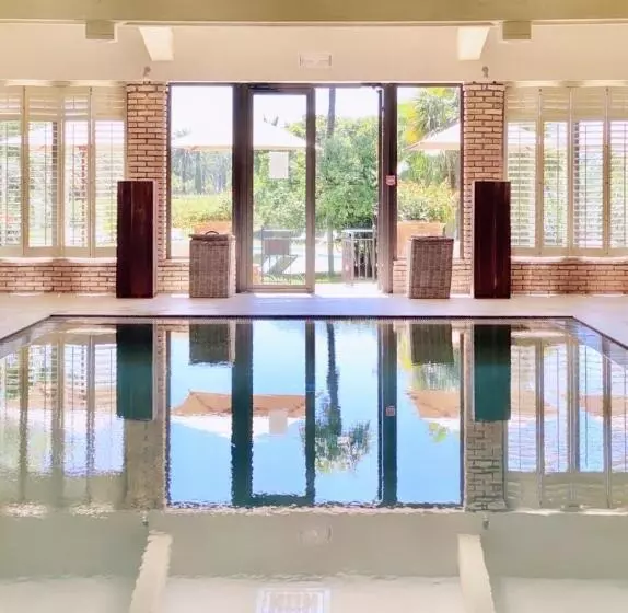 هتل Château De Valmer