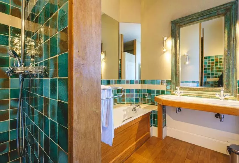 Отель Château La Comtesse De Loire & Spa