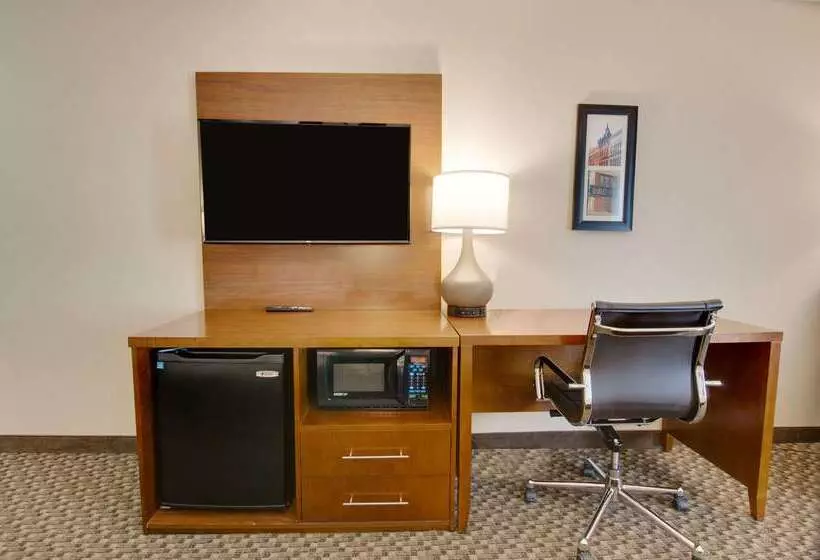 هتل Comfort Inn Airport