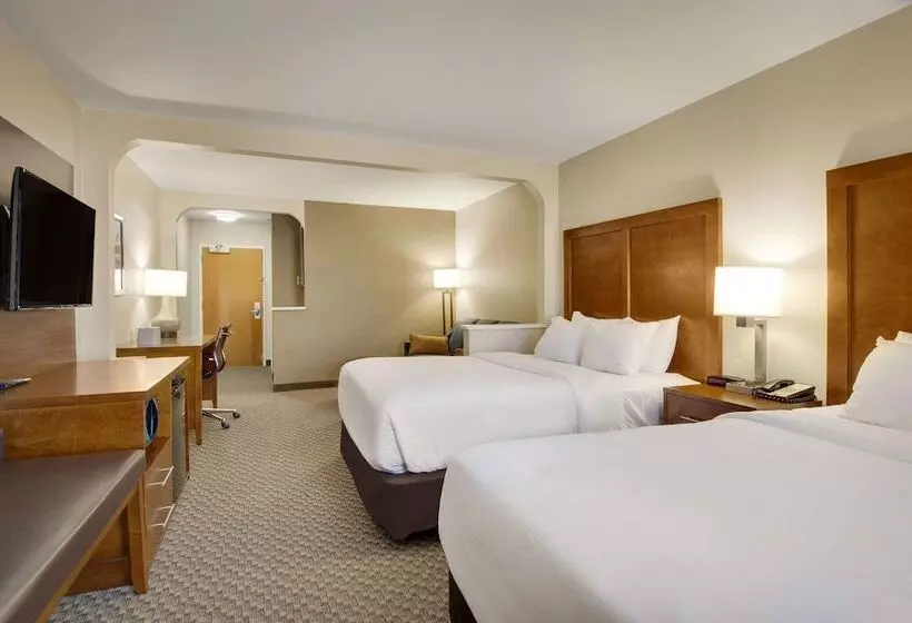 هتل Comfort Inn Airport