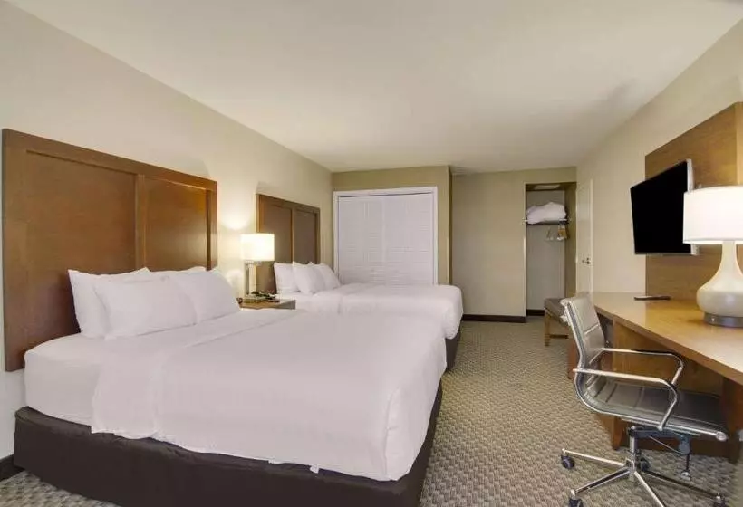 هتل Comfort Inn Airport