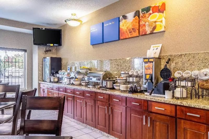 هتل Comfort Inn Portland Near I84 And I205