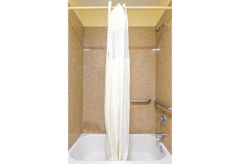 OYO Hotel Shenandoah Woodlands Mall