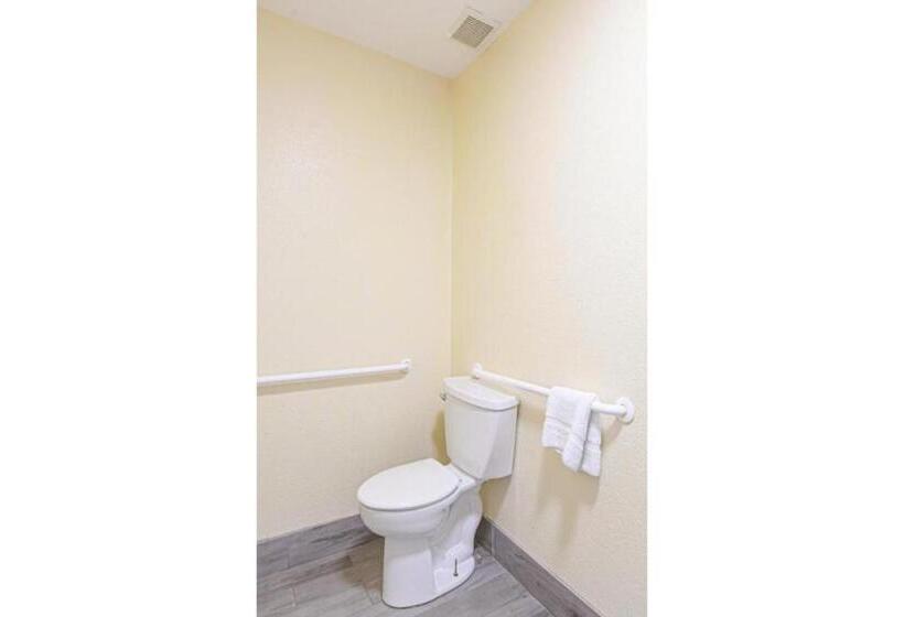 OYO Hotel Shenandoah Woodlands Mall