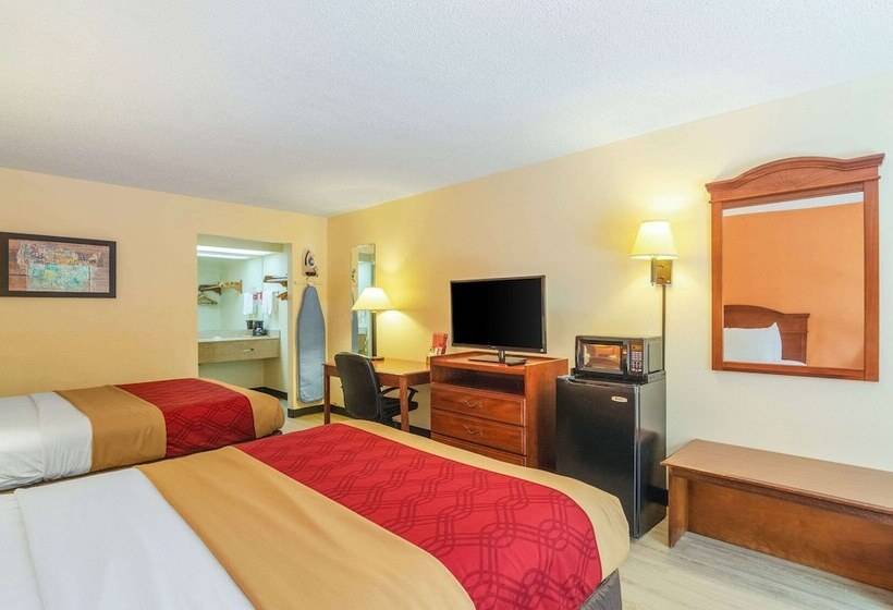 فندق Econo Lodge  Inn & Suites