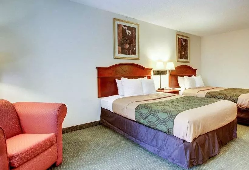 هتل Econo Lodge  Inn & Suites