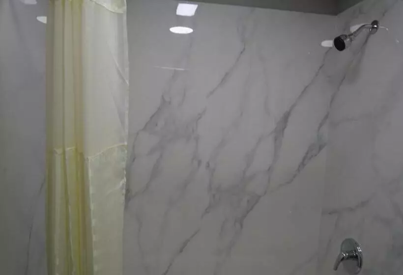 هتل Hilltop Express Inn