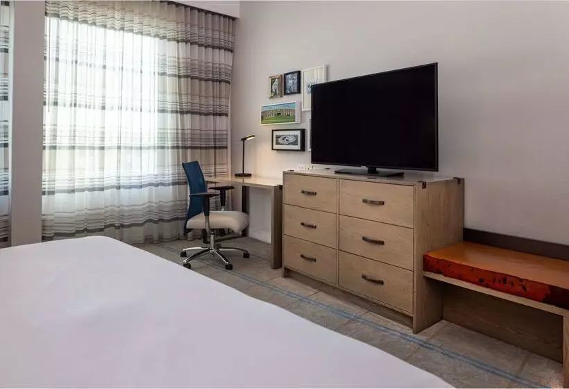 فندق Hilton Austin Airport