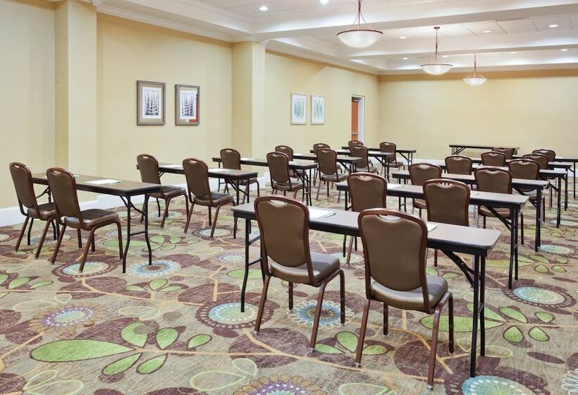 فندق Holiday Inn Brunswick By Ihg