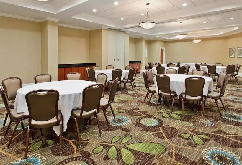 ホテル Holiday Inn Brunswick By Ihg