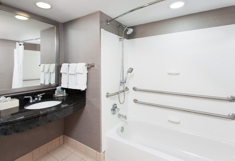 فندق Holiday Inn Brunswick By Ihg