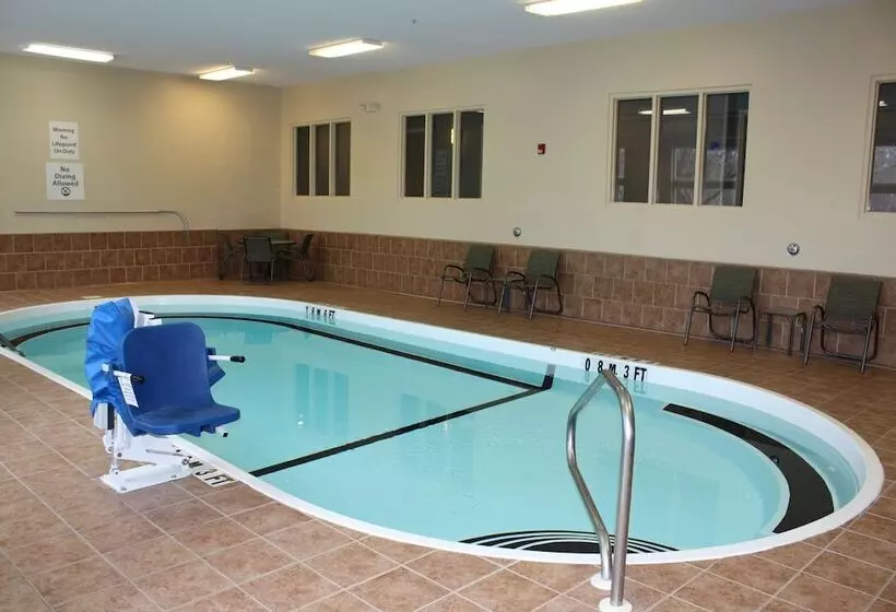 فندق Holiday Inn Express   Ludlow   Chicopee Area, An Ihg