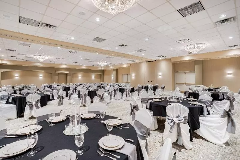 هتل Holiday Inn Lafayette City Centre, An Ihg