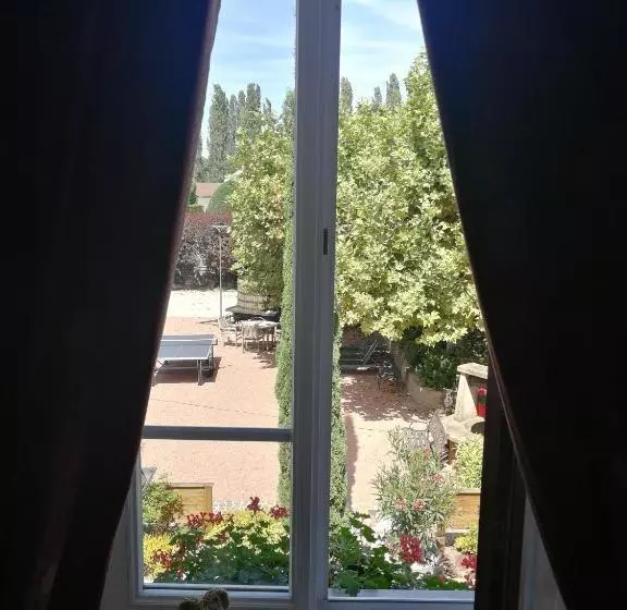 בית מלון כפרי Hostellerie Bourguignonne