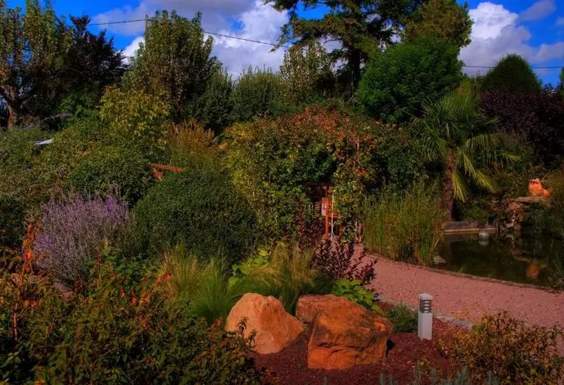 בית מלון כפרי Hostellerie Bourguignonne