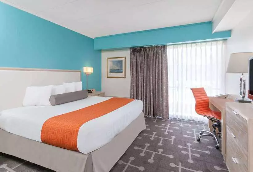 هتل Howard Johnson By Wyndham Mystic