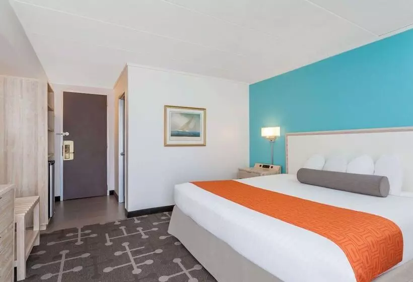 هتل Howard Johnson By Wyndham Mystic