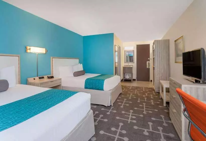 هتل Howard Johnson By Wyndham Mystic