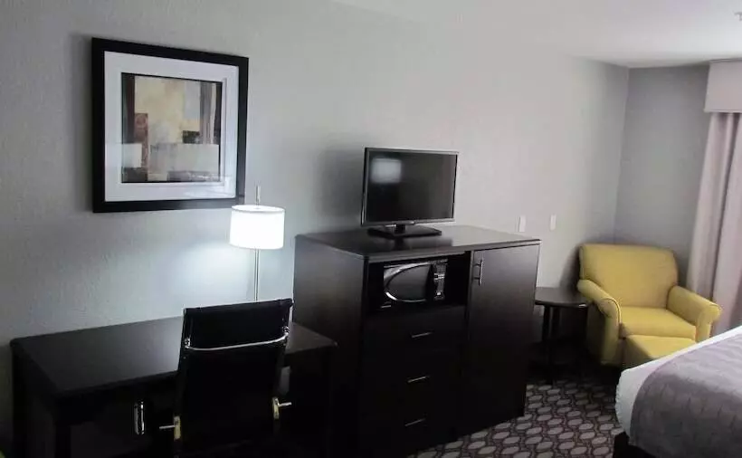 فندق Oak Hill Inn & Suites