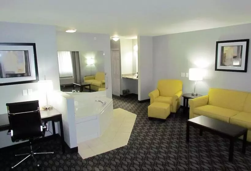 فندق Oak Hill Inn & Suites