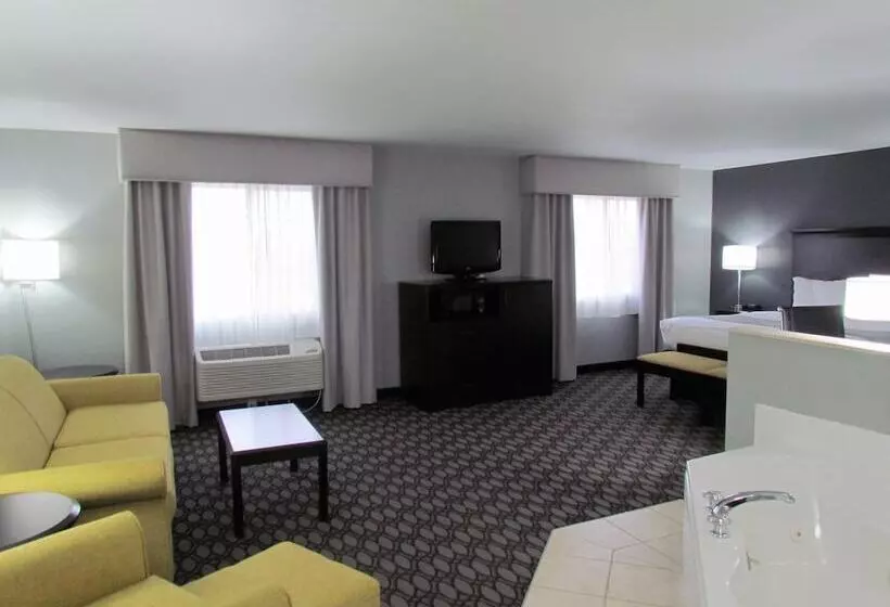 فندق Oak Hill Inn & Suites