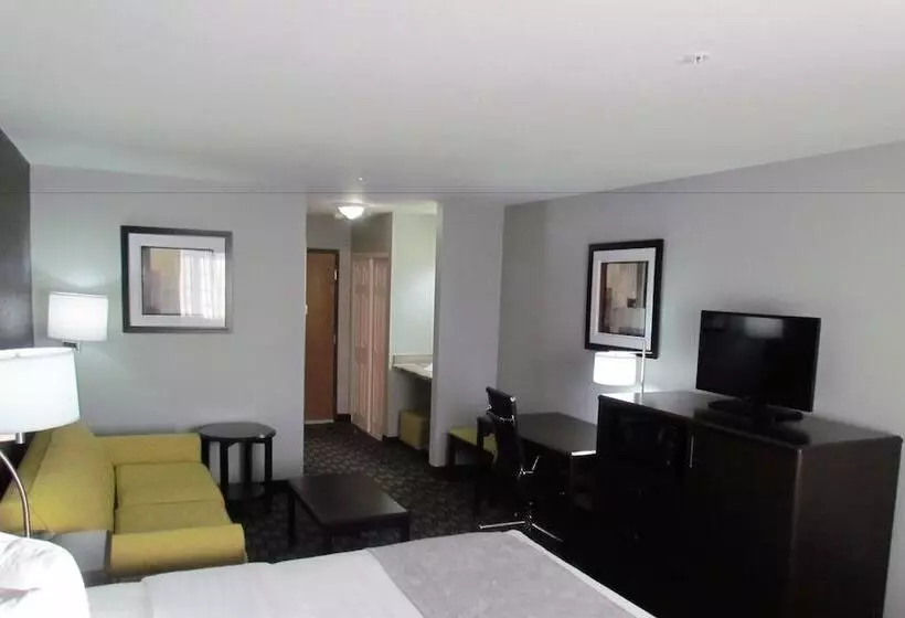 فندق Oak Hill Inn & Suites