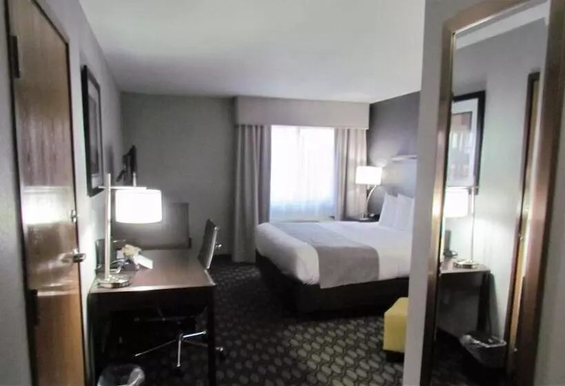 فندق Oak Hill Inn & Suites