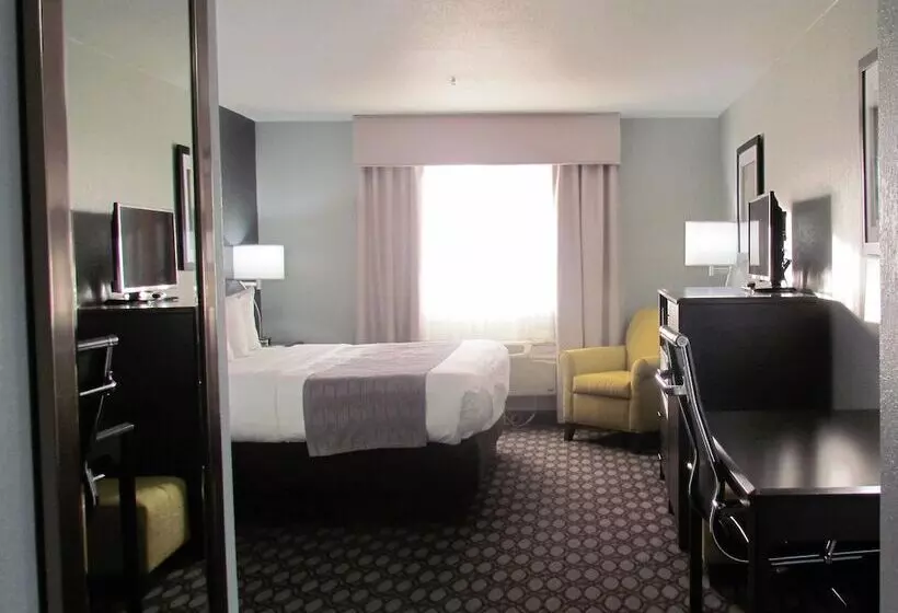 فندق Oak Hill Inn & Suites