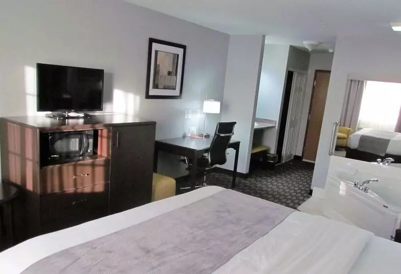 فندق Oak Hill Inn & Suites