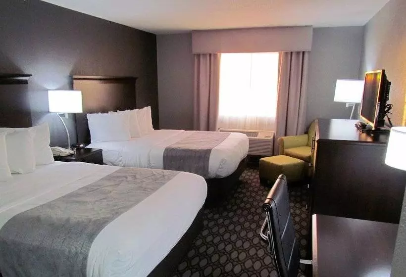 فندق Oak Hill Inn & Suites