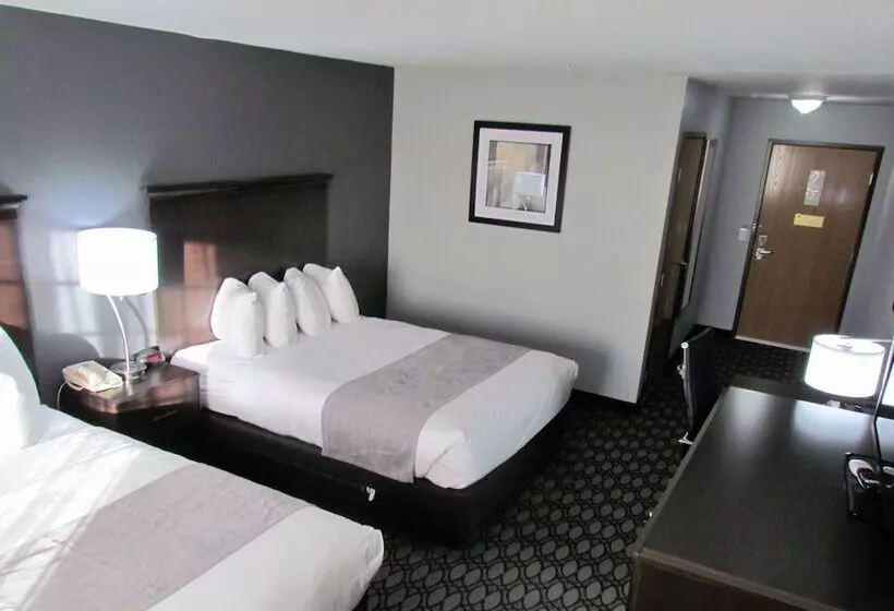 فندق Oak Hill Inn & Suites