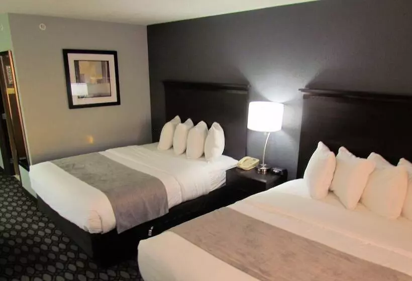 فندق Oak Hill Inn & Suites