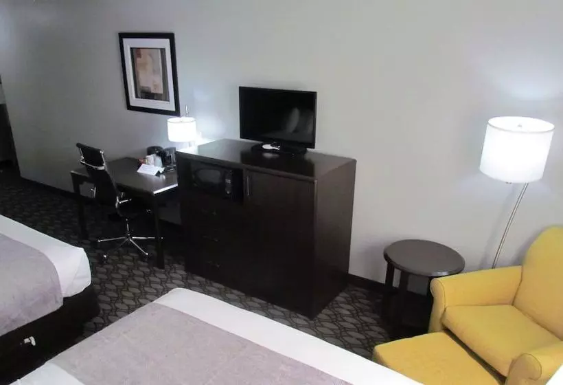 فندق Oak Hill Inn & Suites