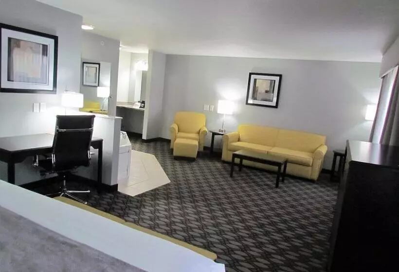 فندق Oak Hill Inn & Suites