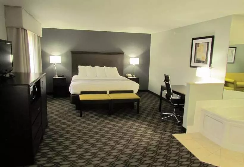 فندق Oak Hill Inn & Suites