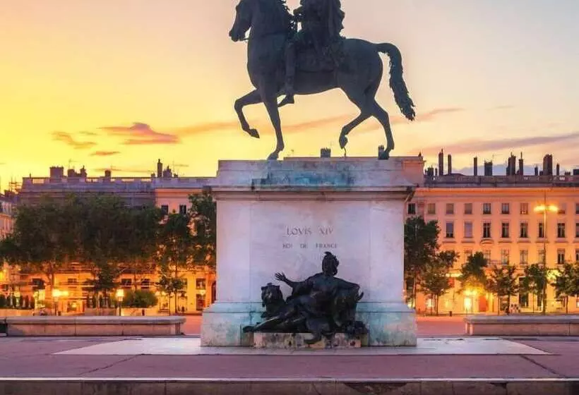 ホテル Heco Lyon Sud Vienne