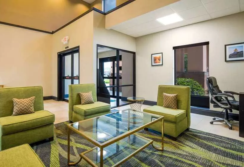 Отель Quality Inn & Suites