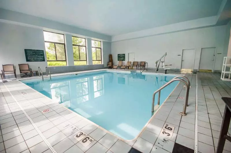 Отель Quality Inn & Suites