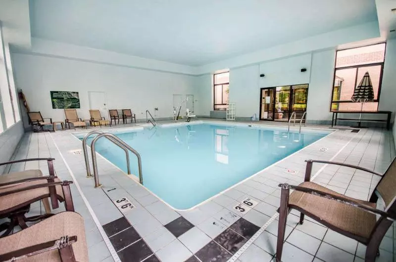 Отель Quality Inn & Suites