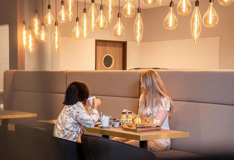 Elaya Hotel Oberhausen Ehemals Ana Living Oberhausen By Arthotel Ana