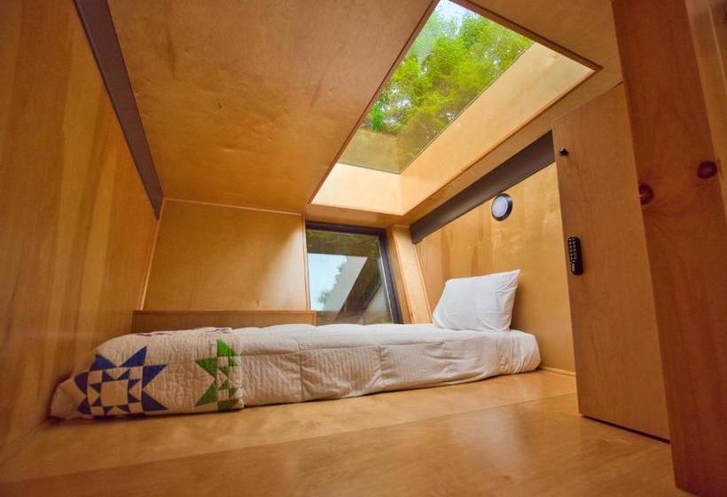 Капсульный Oтель River Mountain