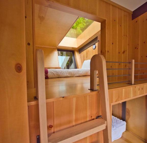 Капсульный Oтель River Mountain