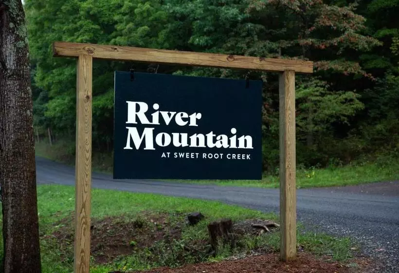 カプセルホテル River Mountain
