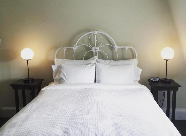 پانسیون Russelltown Inn