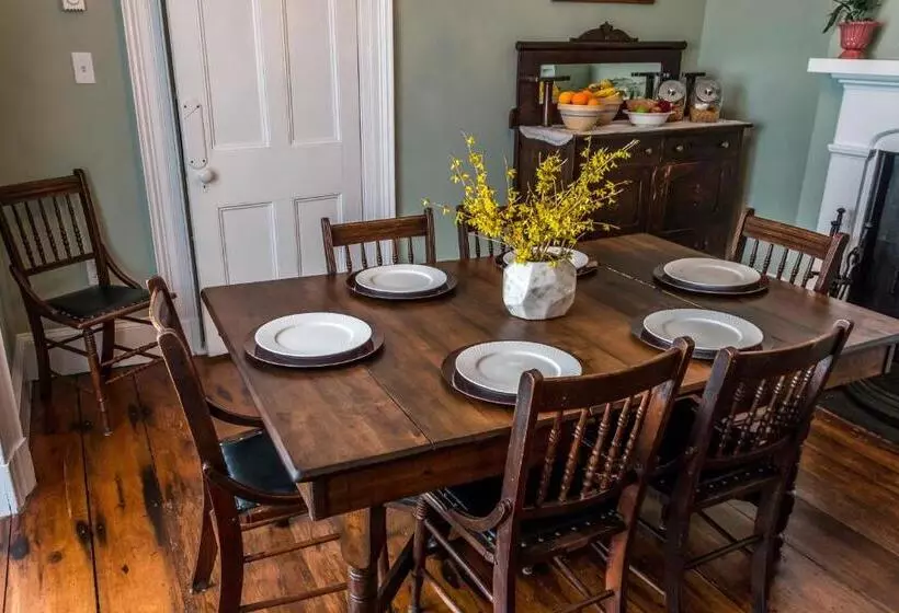 Majatalo Russelltown Inn