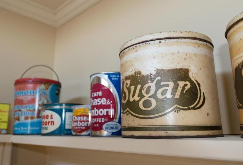 پانسیون Russelltown Inn