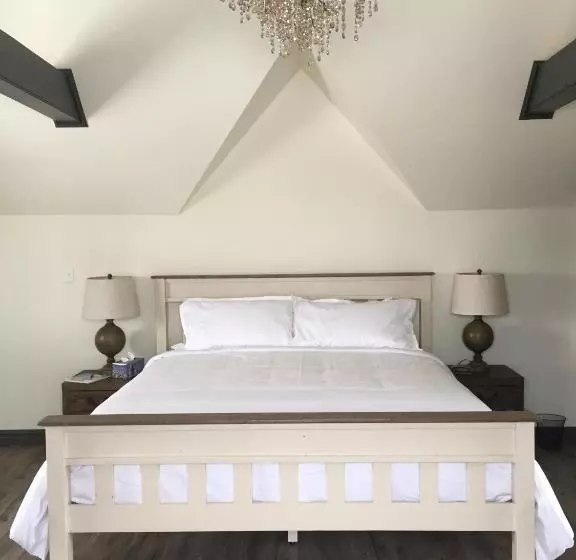 Majatalo Russelltown Inn